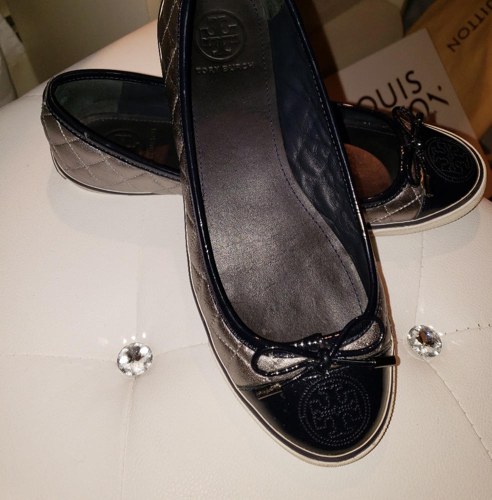 Adorable Tory Burch slip on shoes